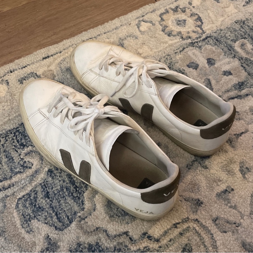 Men’s Veja Sneaker 12